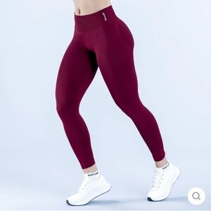 Dfyne winter berry impact leggings